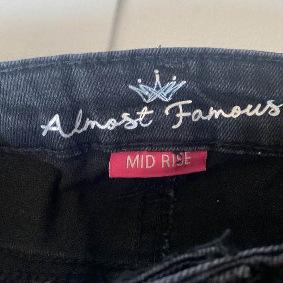 NWOT & Vintage Almost Famous Black Distressed Skinny Jeans - Picture 4 of 11